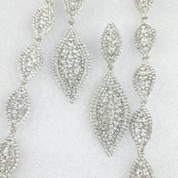 Gorgeous Necklace, Earrings and Bracelet Set - Picture 4 of 4